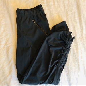 Athleta gray city pant - travel comfy!